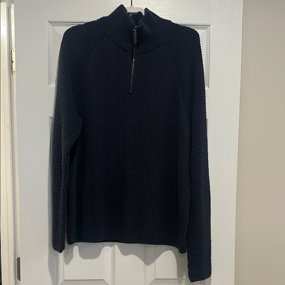Men’s Banana Republic, Dark Blue, Half-Zip Sweater in XL.  Super soft & like new